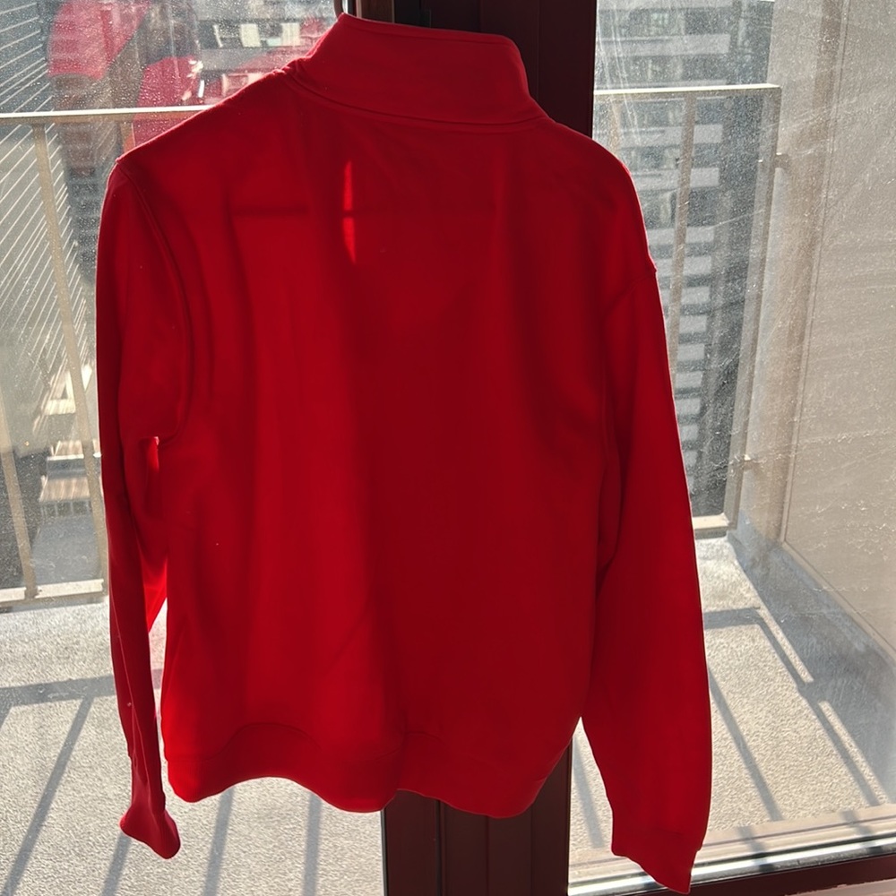 Red pullover - Picture 2 of 3